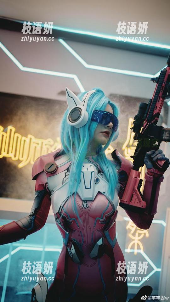 当芊芊酱w穿上短裙，竟然一秒变成现实版漫画角色