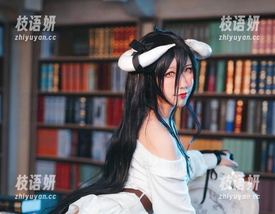 芋圆侑子最新更新，纯白服饰+神秘气质，不得不看呐