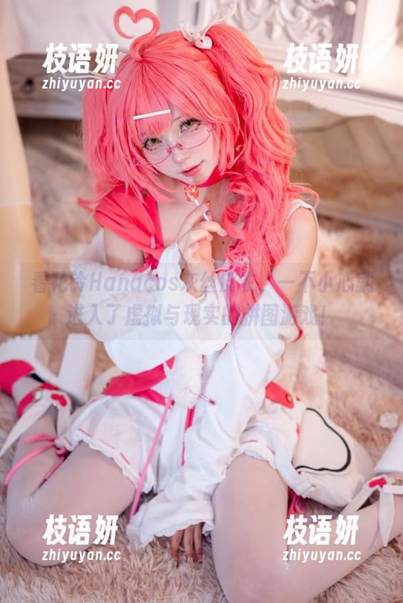 看花铃Hanacos灰丝皮衣，一不小心就进入了虚拟与现实的拼图游戏！