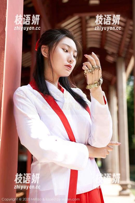 蜜桃社 - 月音瞳在线，连体衣好像被我发掘了一波新功能！