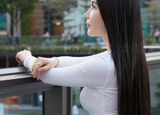 蜜桃社 – 快来欣赏萌美Moemi泳衣合集，没有圣光，只有一腔幽默感！