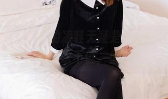 袜啵啵 – 小安的凉鞋无疑是个亮点，照片中的姿态档次不低，值得一瞧。