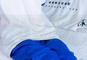 袜啵啵 – 小甜豆图集上线：是不是女神也需要免费打工？