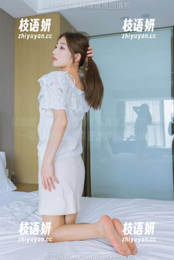 袜啵啵 - 在小甜豆的《死库水》之中，每一幅无圣光的写真都是情绪的流动。