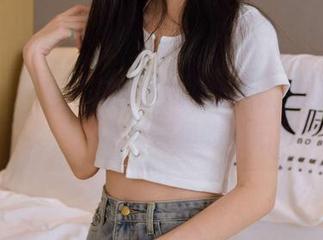 袜啵啵 – 哇，甜甜圈的私拍不仅有奶油泡芙，还有花絮里的小细节