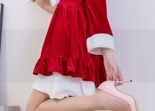 袜啵啵 – 稚予的肉色大腿丝图集在线，上演一场超长腿宣言！