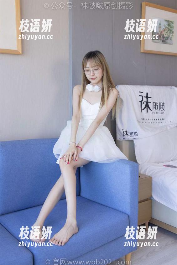 袜啵啵 - 偷偷溜出来的雪糕，最新照片里的干练秘书。