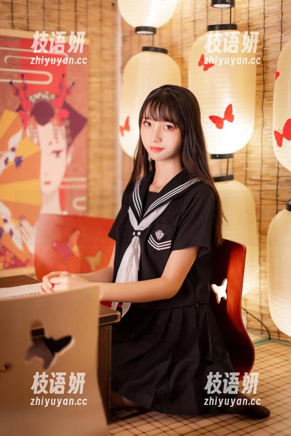 双马尾的西瓜少女，照片里的你，像个游乐场里的小精灵。