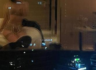 微密圈 – 牛仔裤在身，詹詹的美图就开始嗨了