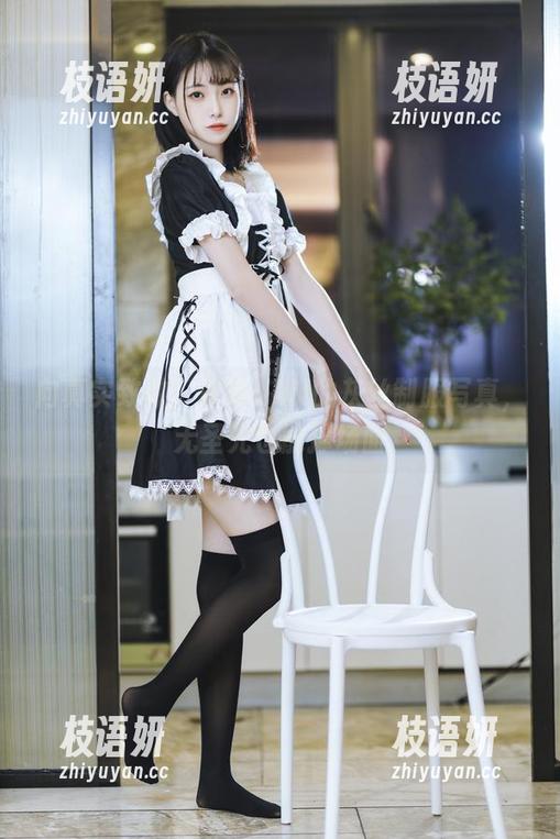 向真实致敬：许岚LAN的灰丝制服写真，无圣光也能撑场面