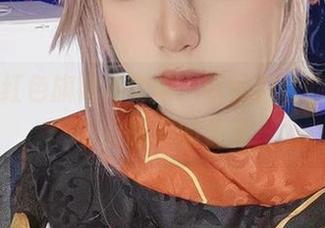 许枳的红色旗袍写真集，以标志性的沉稳红吸引眼球的资源