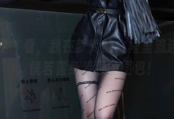 语画界 – 看，我在梦梵的白裙里流连忘返，恍若置身梦境的图包！