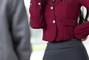 语画界 – 最新聚焦，绯月樱的婚纱作品为啥让人想起春天的咕咕鸡？