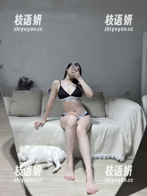 微密圈 - 原图瞬间回顾：铁锤姐姐与春光的邂逅，像是在画中的一抹轻盈。