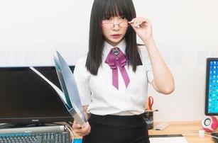 瑜伽也可以很有趣，铭铭kizami的图包福利，腿脚活动是关键！