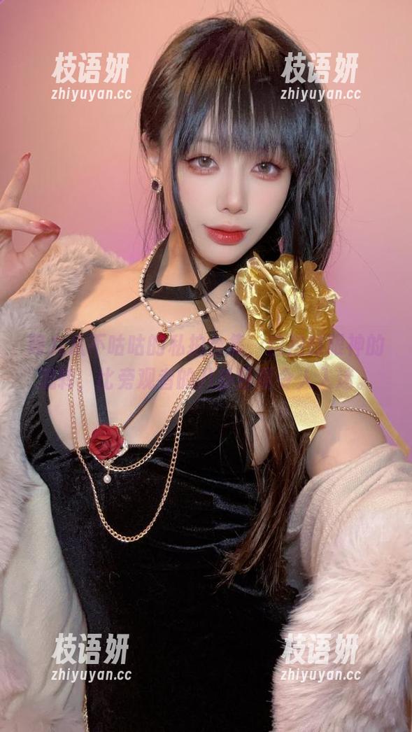 阿九从不咕咕的私拍合集，自拍时眼神的流转，比旁观者的八卦还要令人入迷。