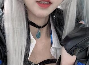 迷失在阿薰kaOri的泳池图库里，像是被水波摇晃得有些晕乎乎，要不要继续深潜？