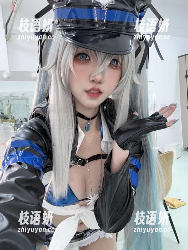 迷失在阿薰kaOri的泳池图库里，像是被水波摇晃得有些晕乎乎，要不要继续深潜？