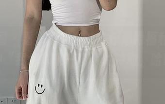 微密圈 – 看了陈佩奇的牛仔翘臀福利图，有种“我也想来一套”的冲动，哈哈。