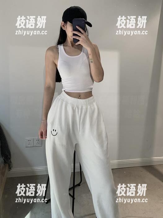 微密圈 - 看了陈佩奇的牛仔翘臀福利图，有种“我也想来一套”的冲动，哈哈。