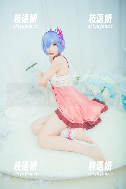 雯粥粥化身修女，免费共享的照片令我缺氧！