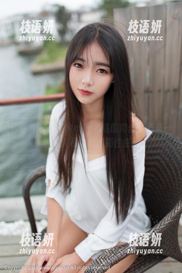 青豆客 - 朱赢Molly必选的肉丝，那是一种耐人寻味的模糊性感。