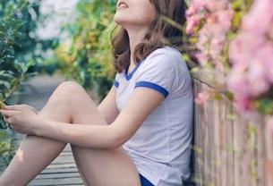 青豆客 – 户外的苏糯米Mi，在线也要美图，不怕风吹？