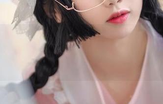 鬼畜瑶在不在w的泳装cos，水面上滑溜的小劲道，真有一套！