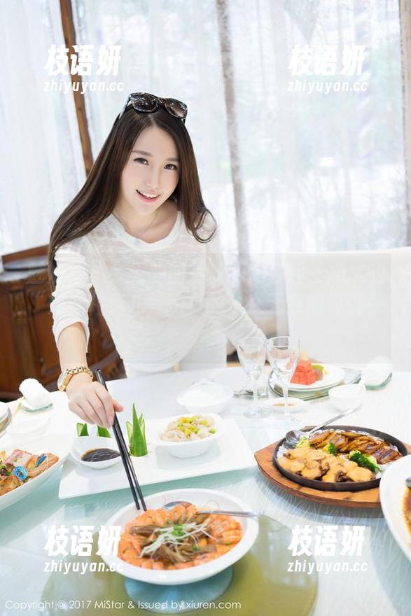 魅妍社 - 今天的图片让我体会到王婉悠的“姐姐”范儿，她真的是在无意间勾引视线。