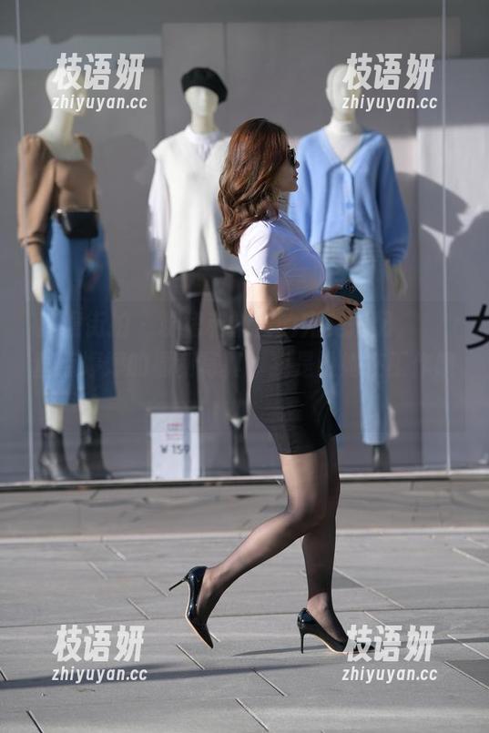 魔镜街拍 - 粉裙和销售的完美搭配，عي查点婷婷的福利写真，我是说她在工作哦！