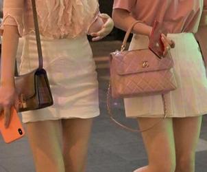 魔镜街拍 – 寒风中，婷婷的肉丝套图犹如耀眼的星辰，走过了还会回头！