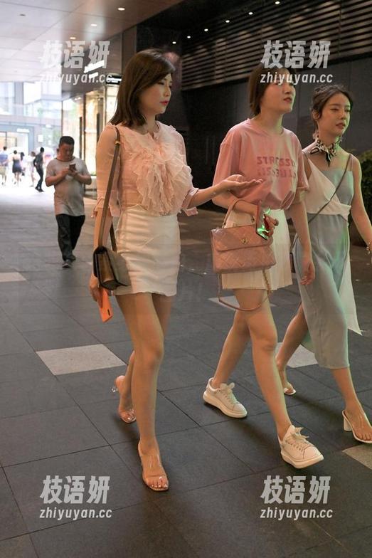 这些灰色紧身裙街拍，魔镜街拍可真会玩图片！