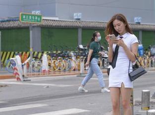 魔镜街拍：就是那个黑色丝袜职业装小姐姐的私拍，图片可以当桌面吗？