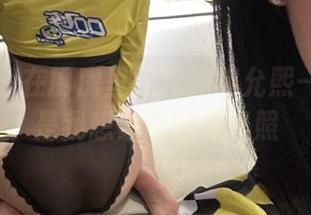 微密圈 – 在厨房里闪光的黎允熙——这才是我想象中的写真照